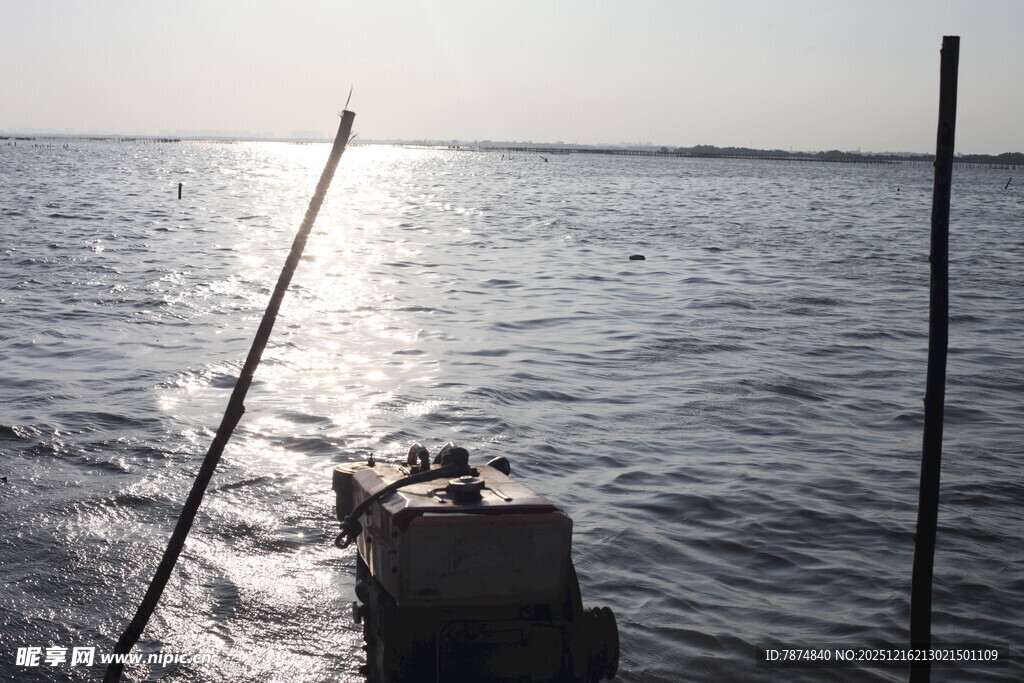 海上垂钓场景