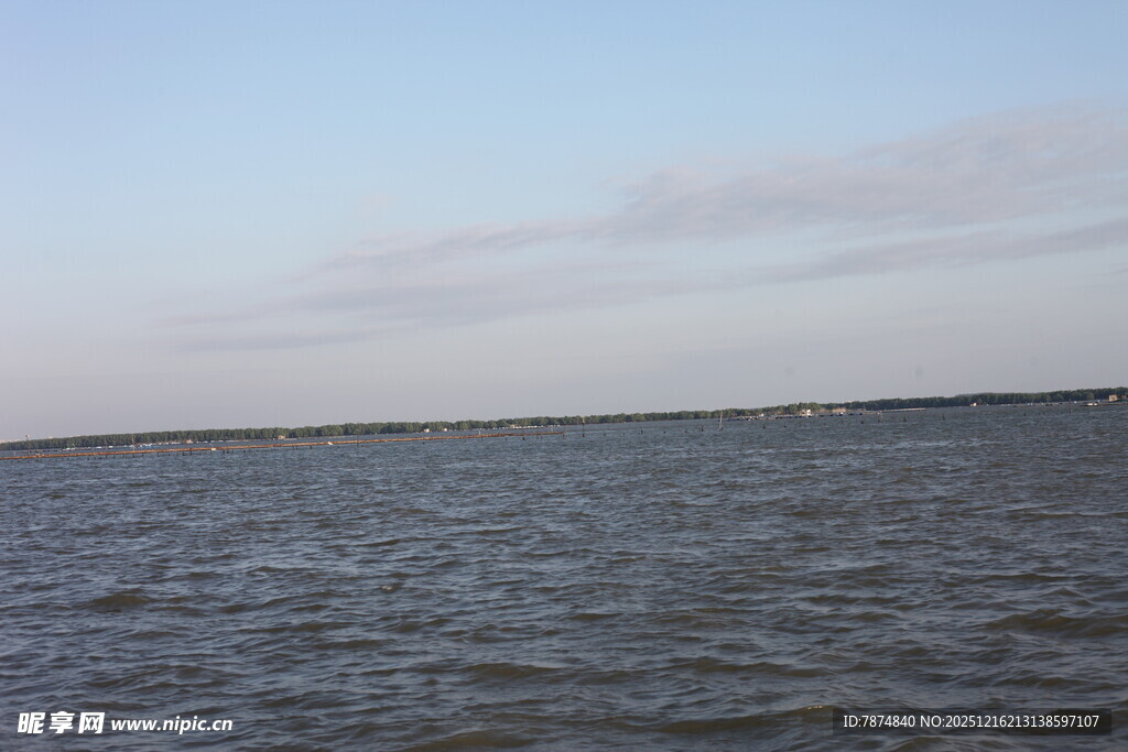 广阔海面与天际线景观