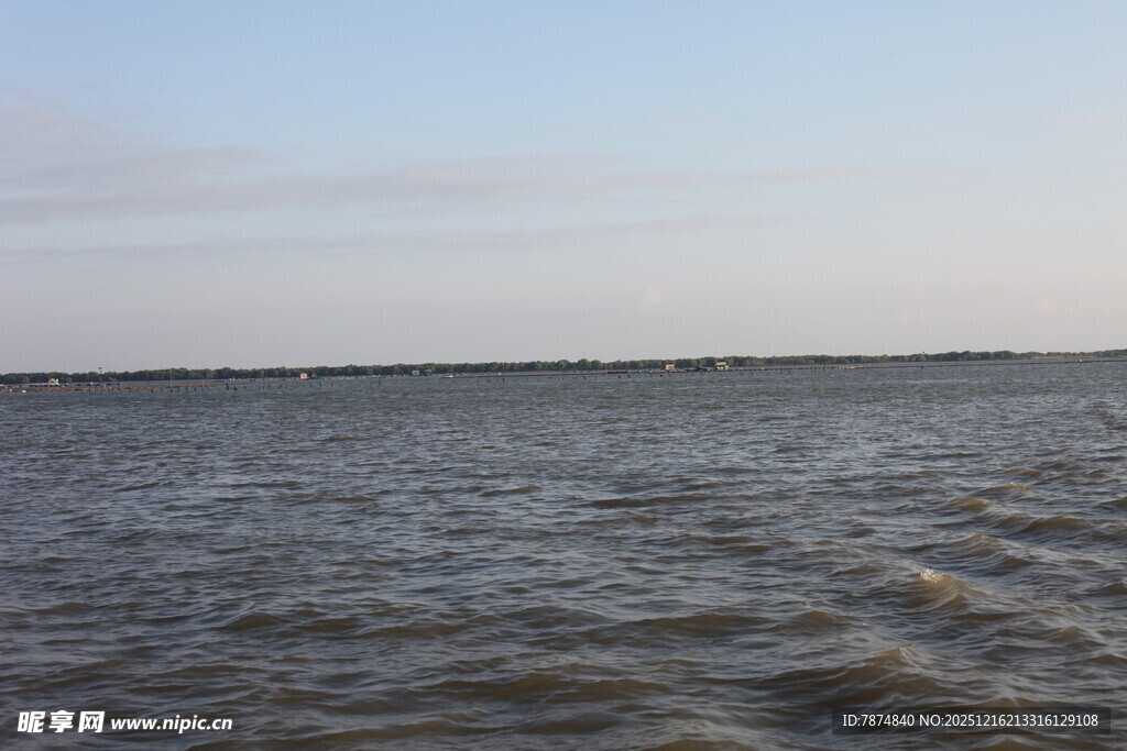 广阔海面