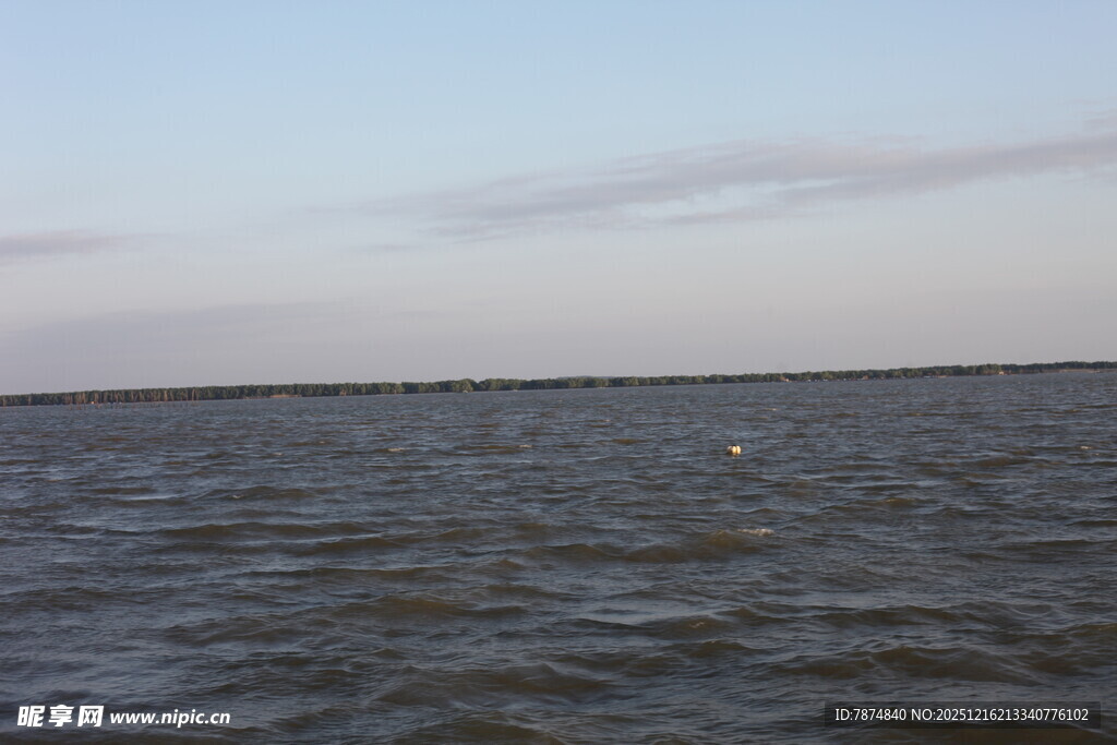 广阔海面与天际线景观
