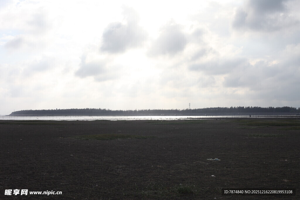 广阔田野与天际线景观