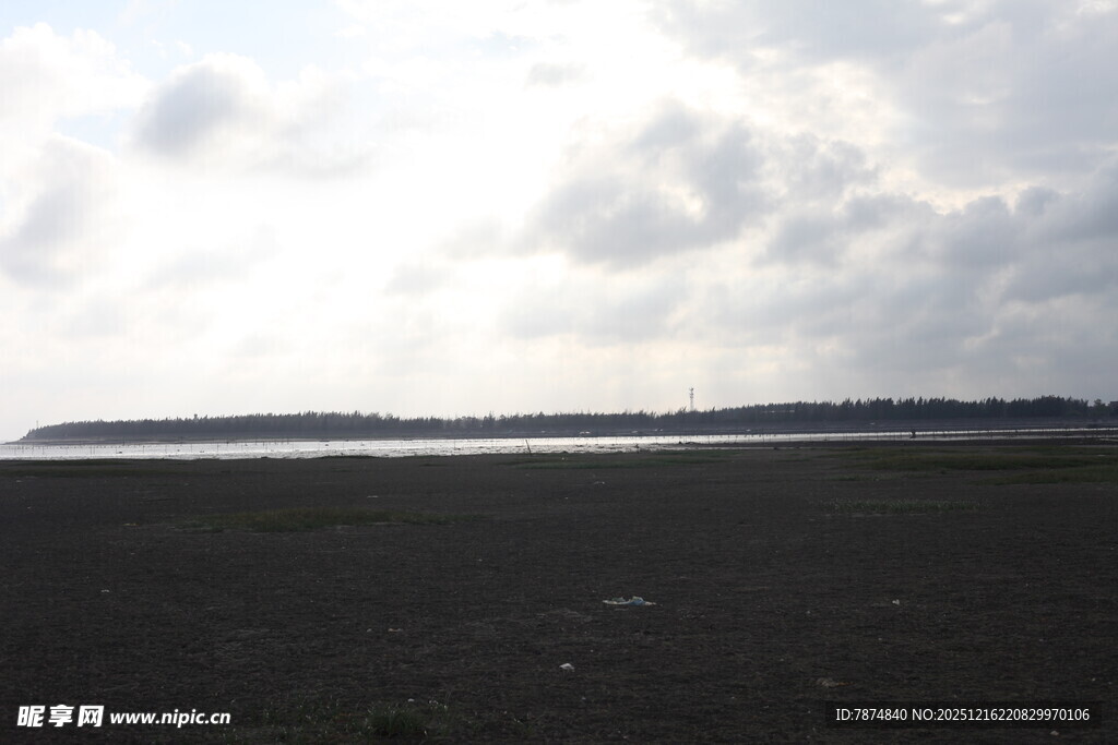 广阔田野与天际线景观
