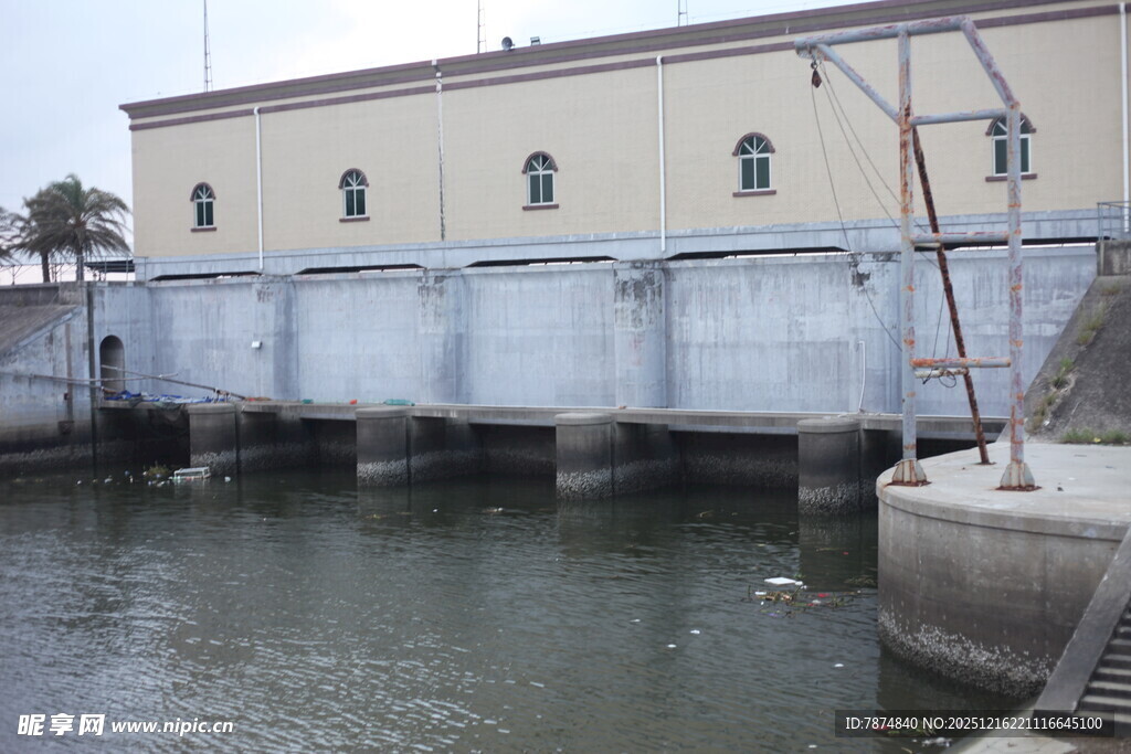 水闸建筑近景