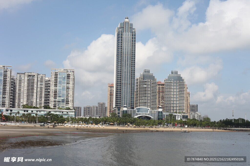 海滨城市高楼景观
