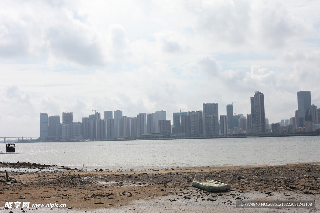 海滨城市天际线景观