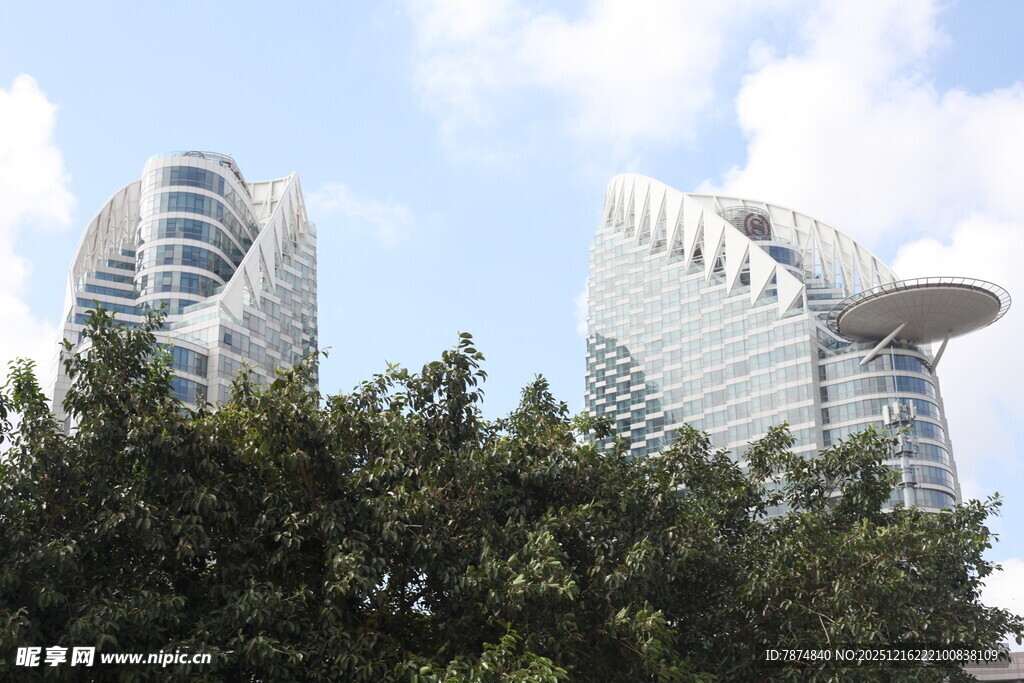 现代独特造型的高楼建筑