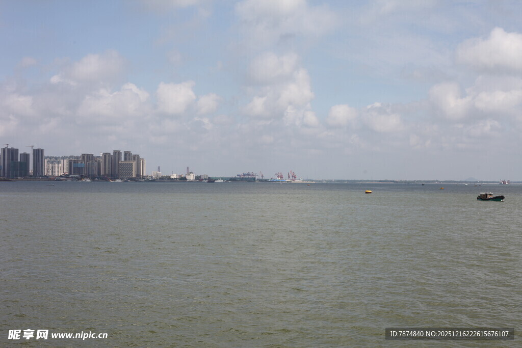 城市近海风光