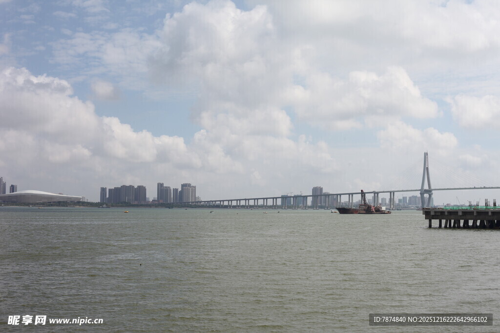 海滨城市桥梁与水域景观
