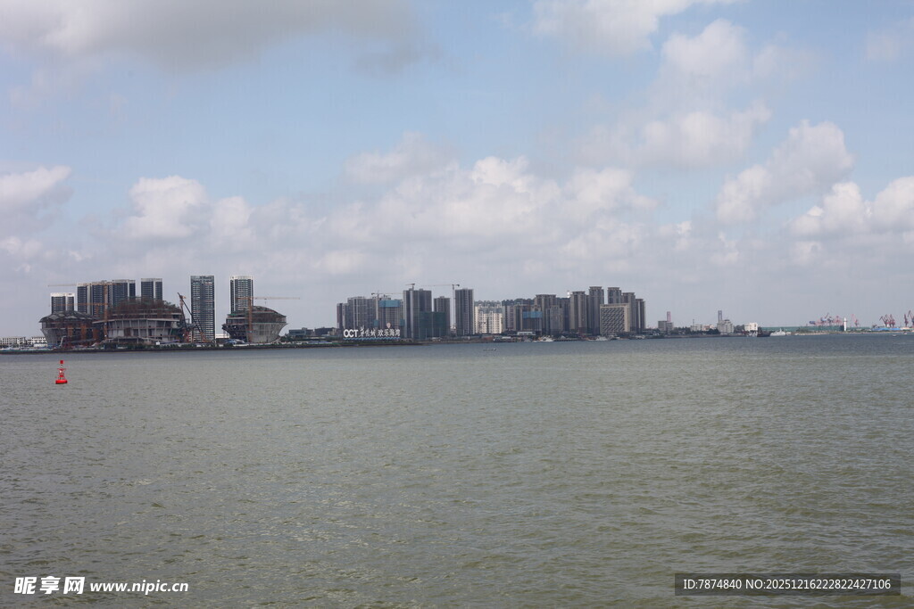 城市滨水风光远眺