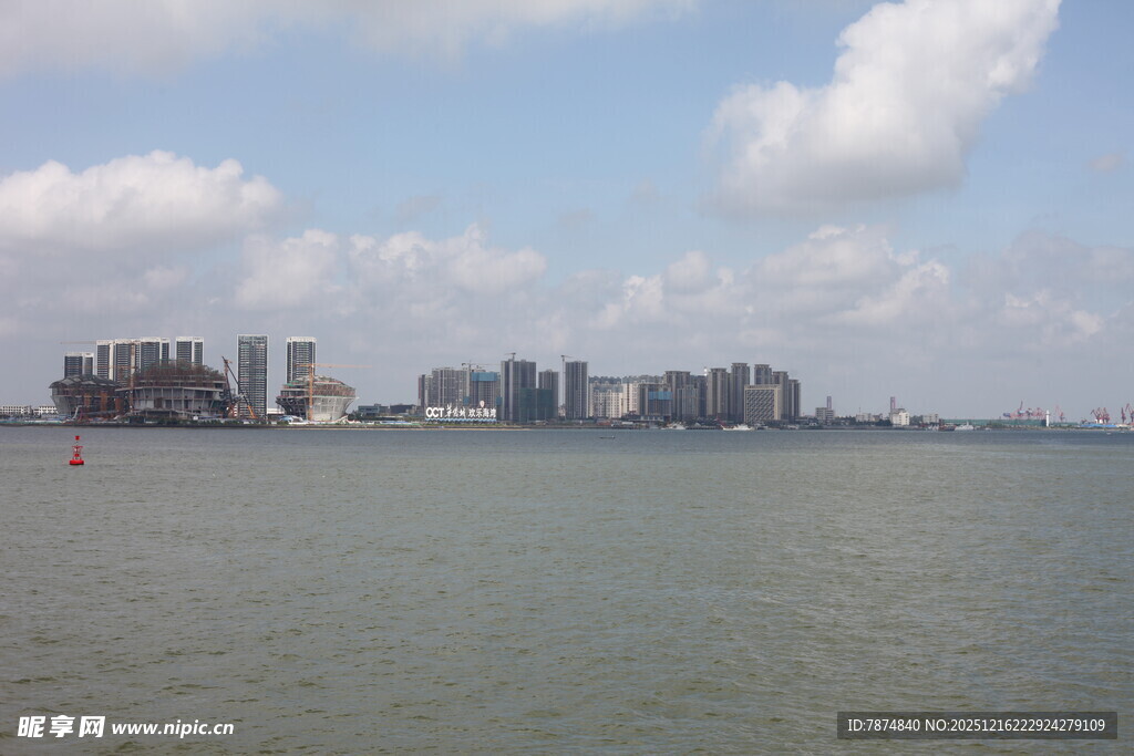 海滨城市天际线景观