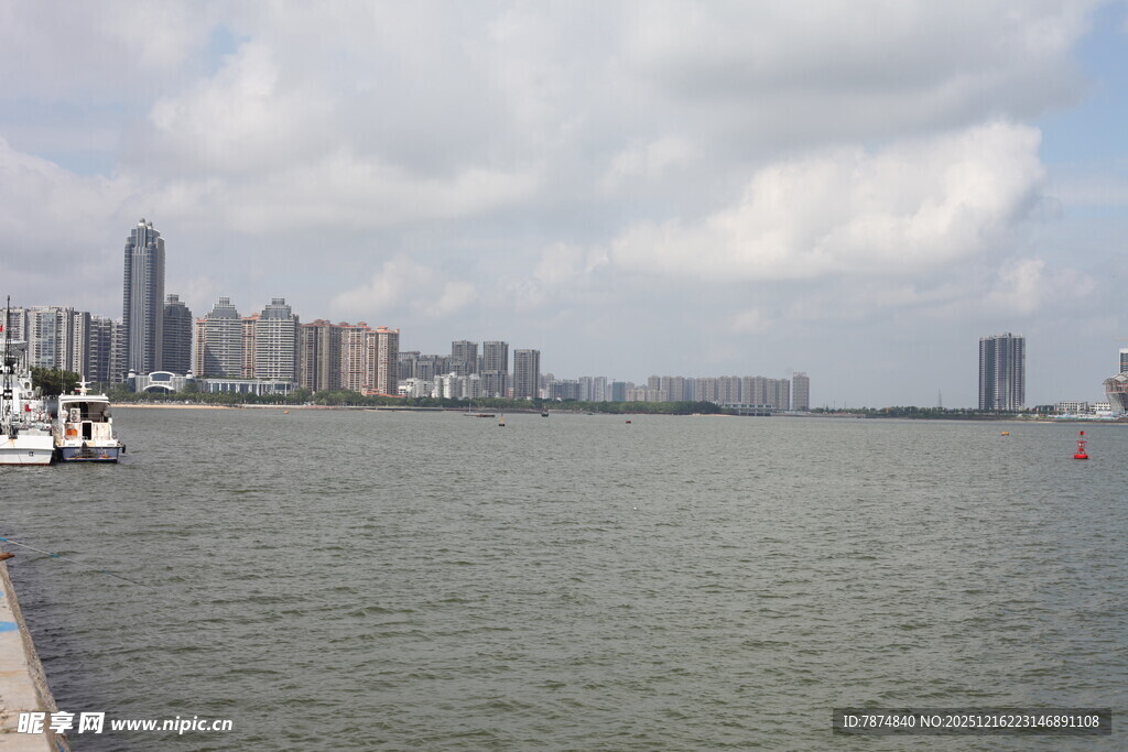 城市滨水风光远眺