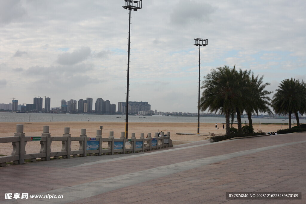江边城市风光景致