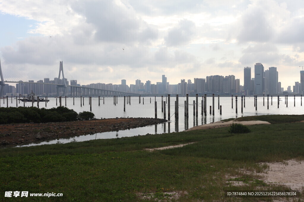 城市滨水风光远眺