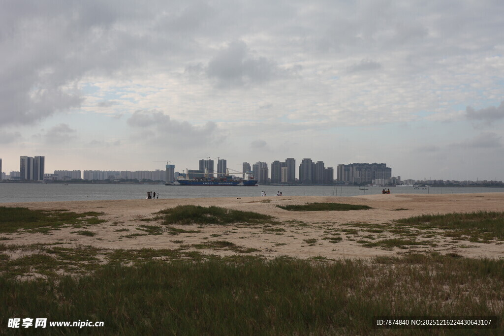 城市边缘的开阔景观