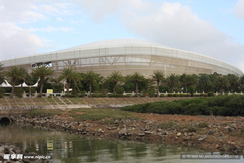 河畔现代体育场风景