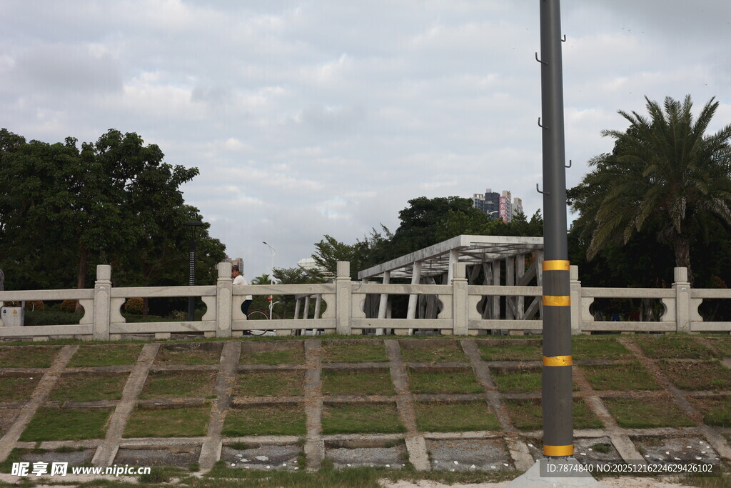 户外白色围栏景观