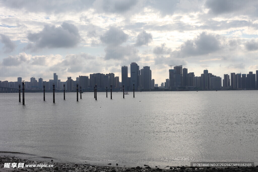 城市滨水风光远眺