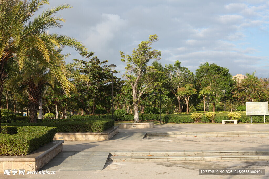 户外开阔的休闲场地
