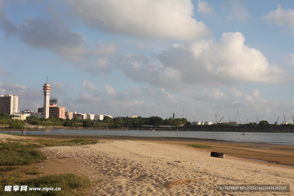 海滨城市沙滩风光