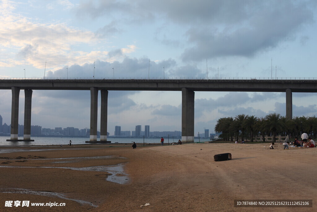 黄昏下的跨海大桥景观