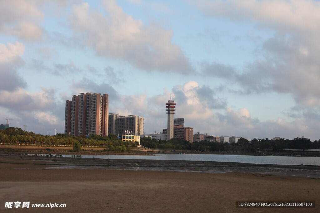 城市河畔黄昏建筑景观