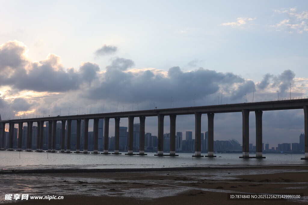 海上大桥壮观景致