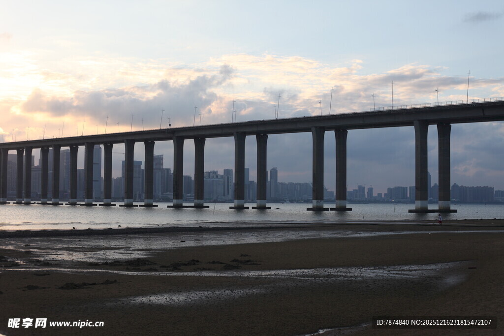 海上长桥日落美景
