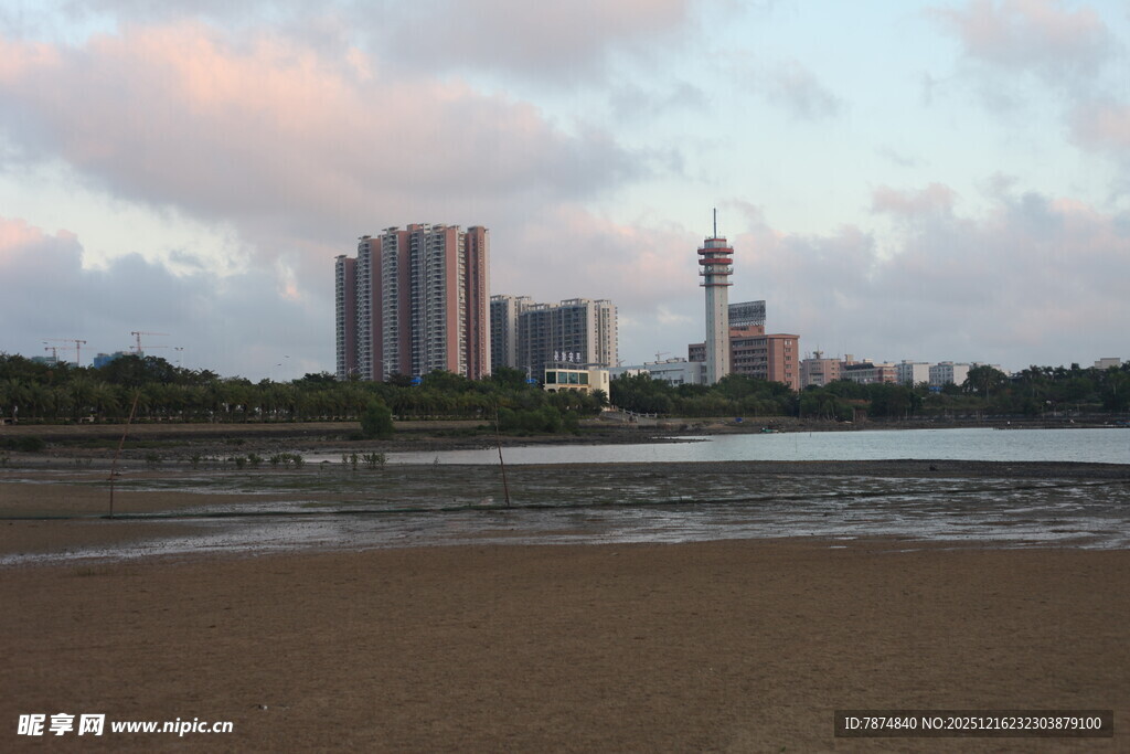 海滨城市黄昏景色
