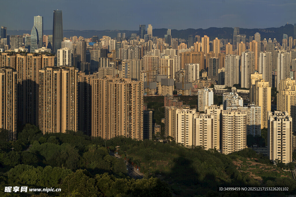 城市高楼林立的天际线