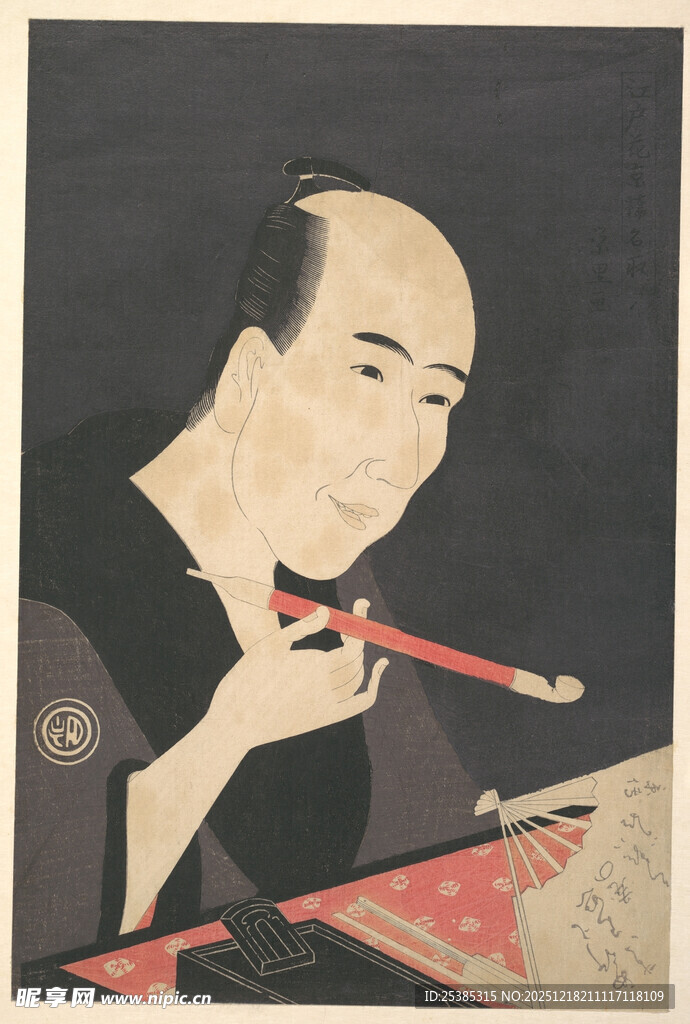 日本男子持笔专注作画