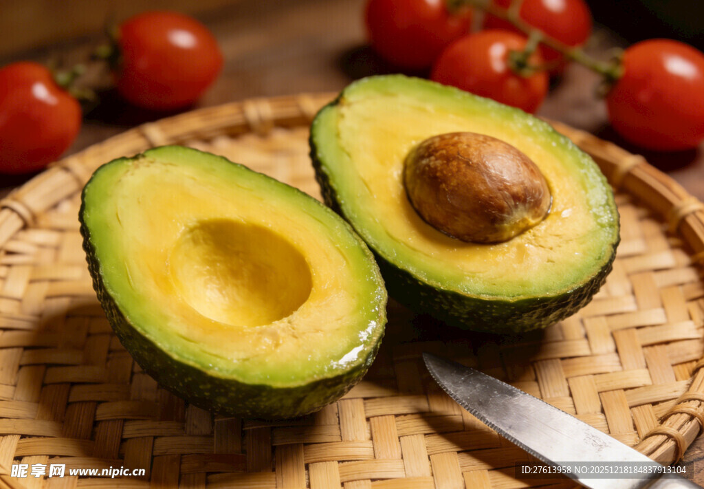 切开的牛油果