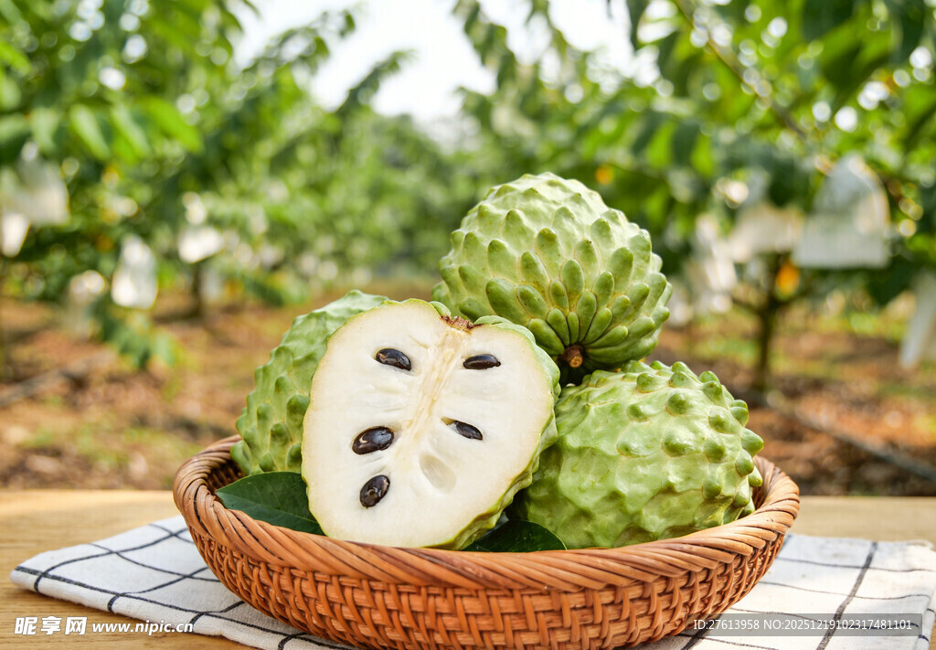 篮子里的释迦果