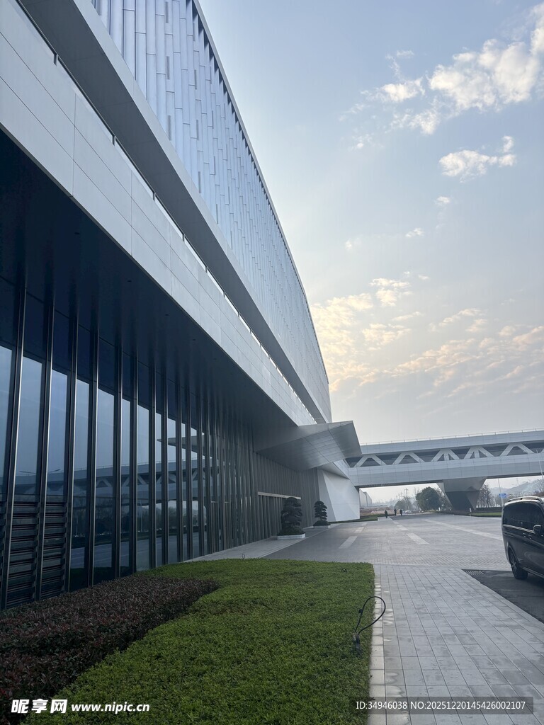 现代风格办公建筑外观