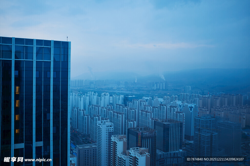 俯瞰城市高楼景观