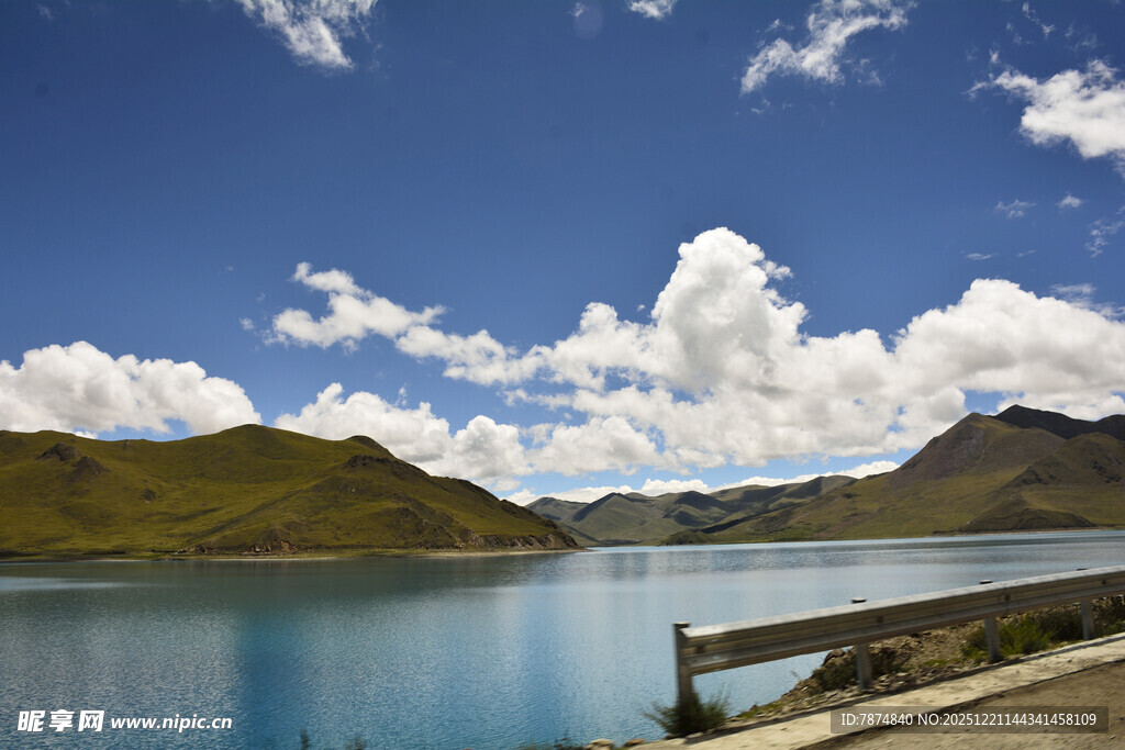 美丽高原湖泊风光
