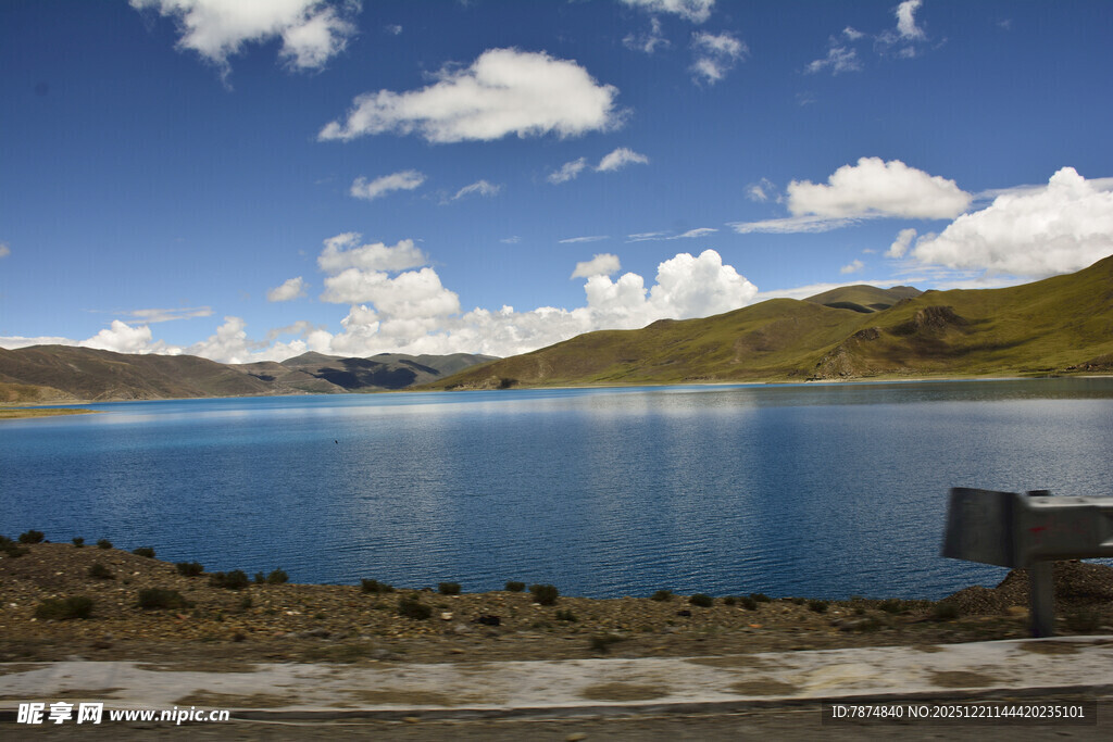美丽高原湖泊风光