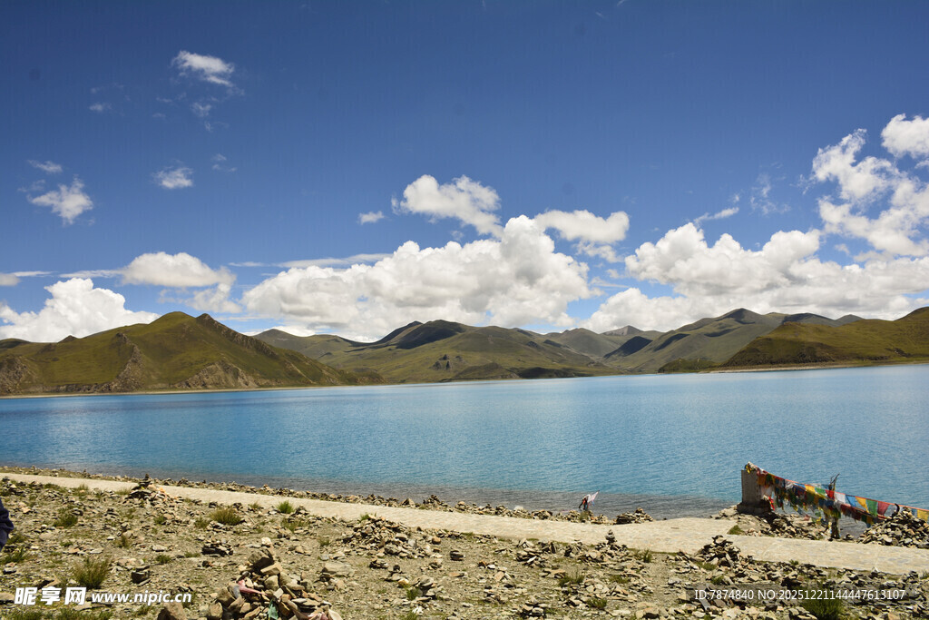 美丽羊卓雍措湖景风光