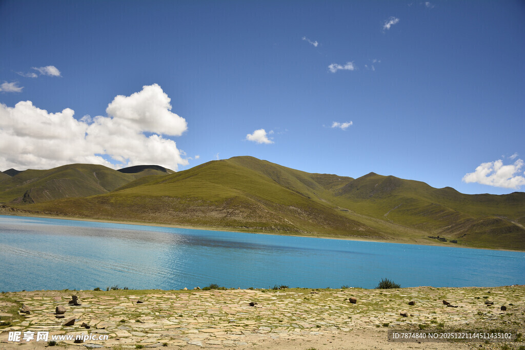 美丽高原湖泊风光