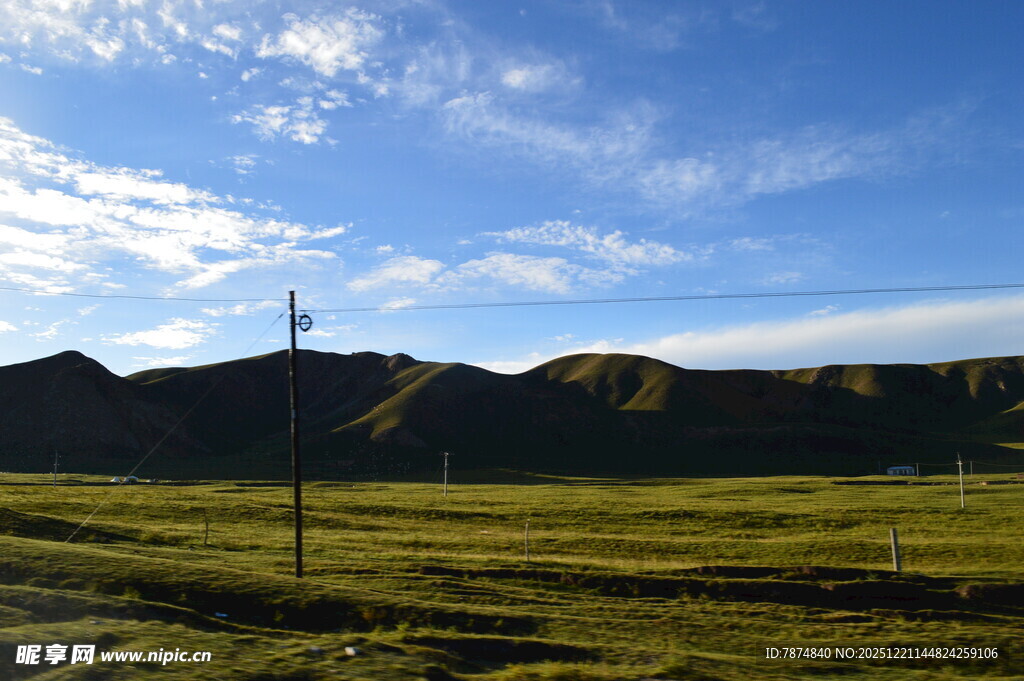 草原风光 远山与蓝天白云