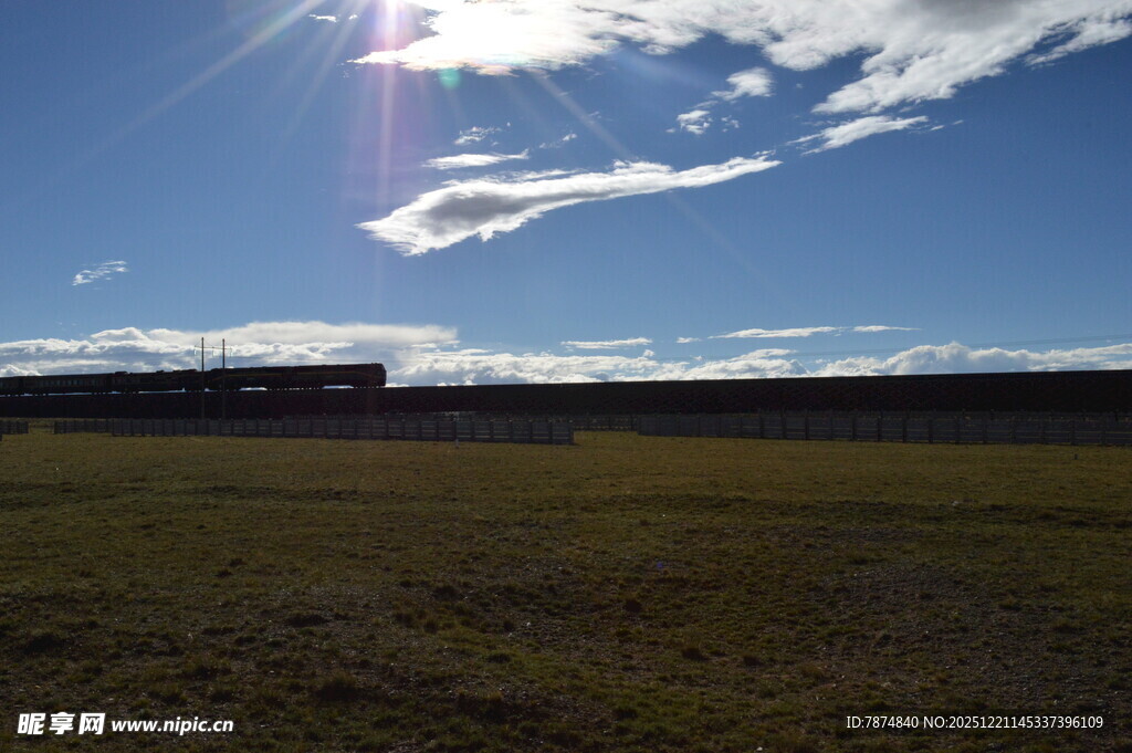 草原蓝天阳光美景