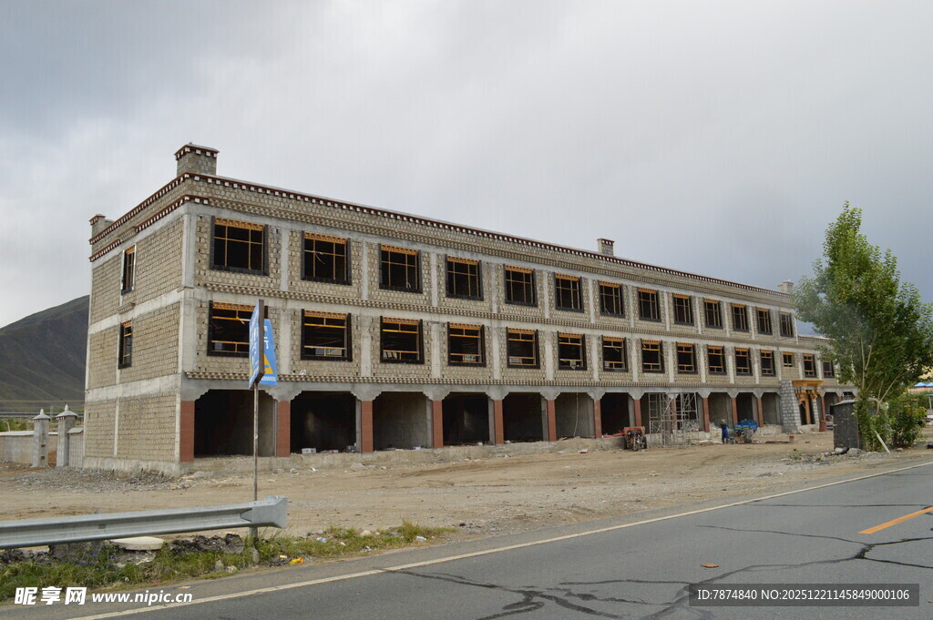 待建或在建的多层建筑