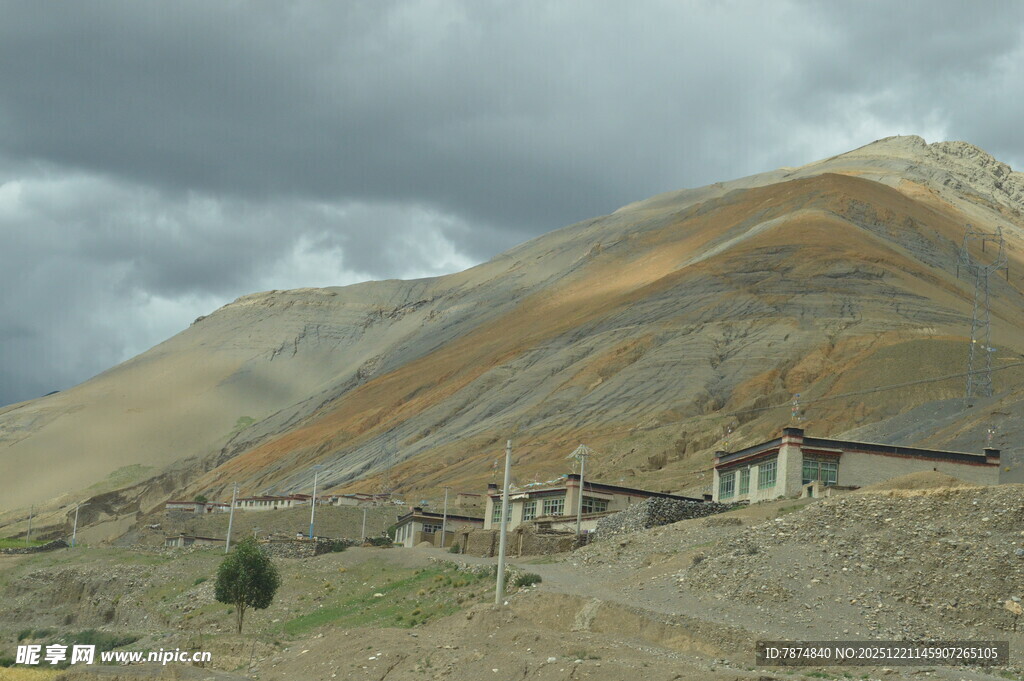 山间村落 云雾下的质朴景致