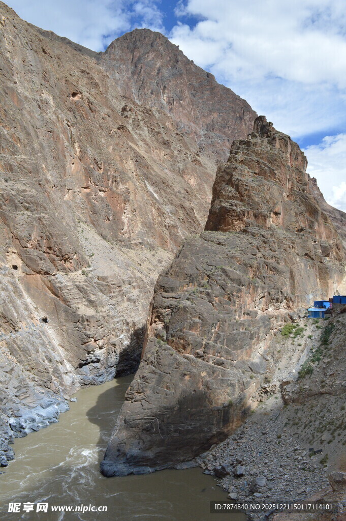 峡谷风光 河流穿峭壁而过