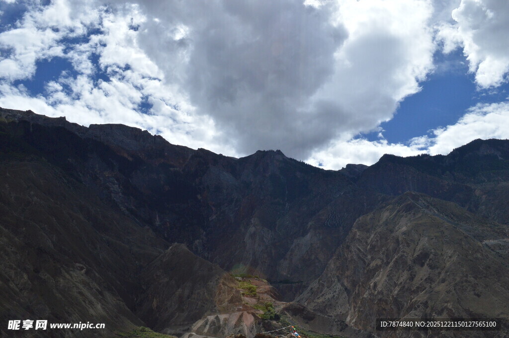 壮丽山景与云端奇观