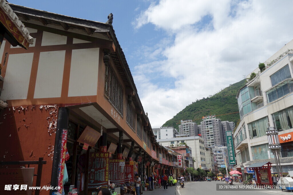 古街风貌传统建筑与行人