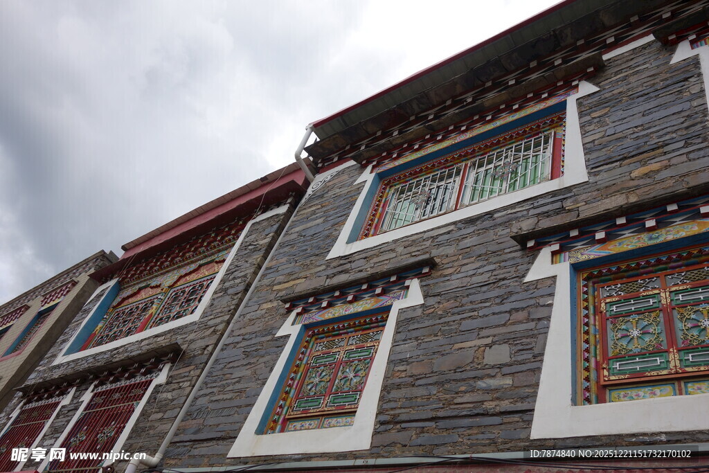 藏式风格建筑外观特写