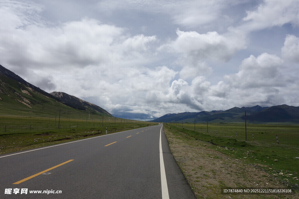 草原公路风景