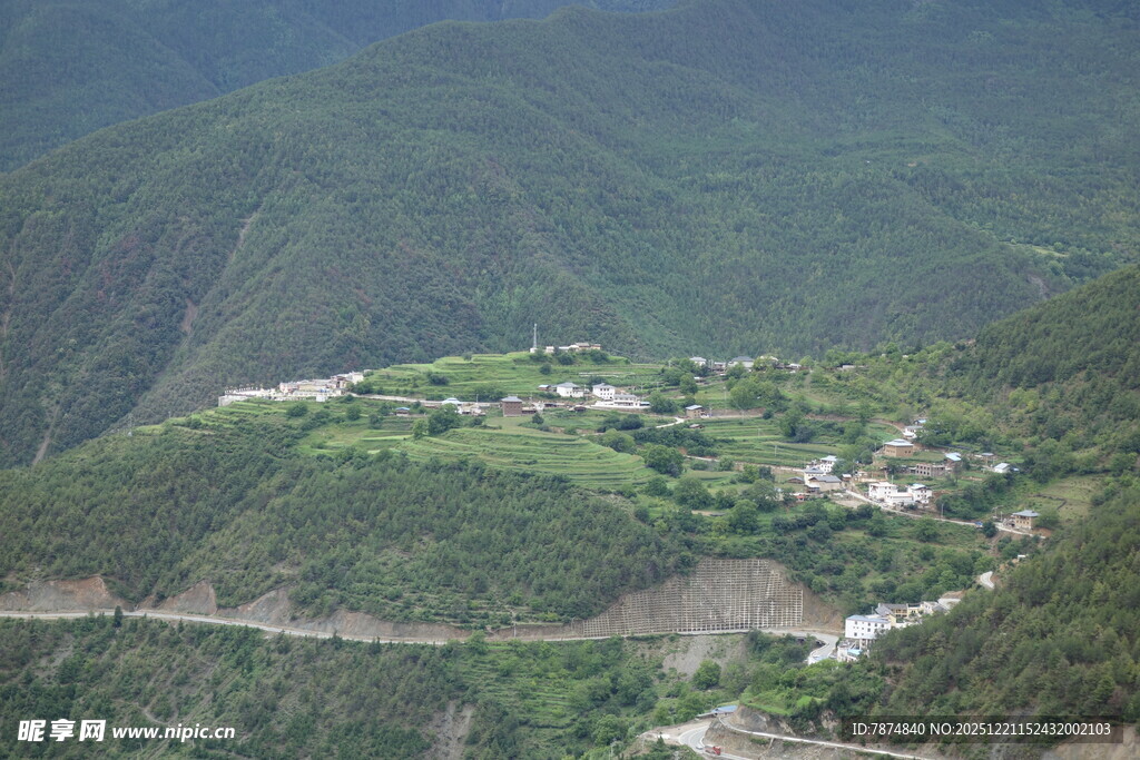 山间村落风景