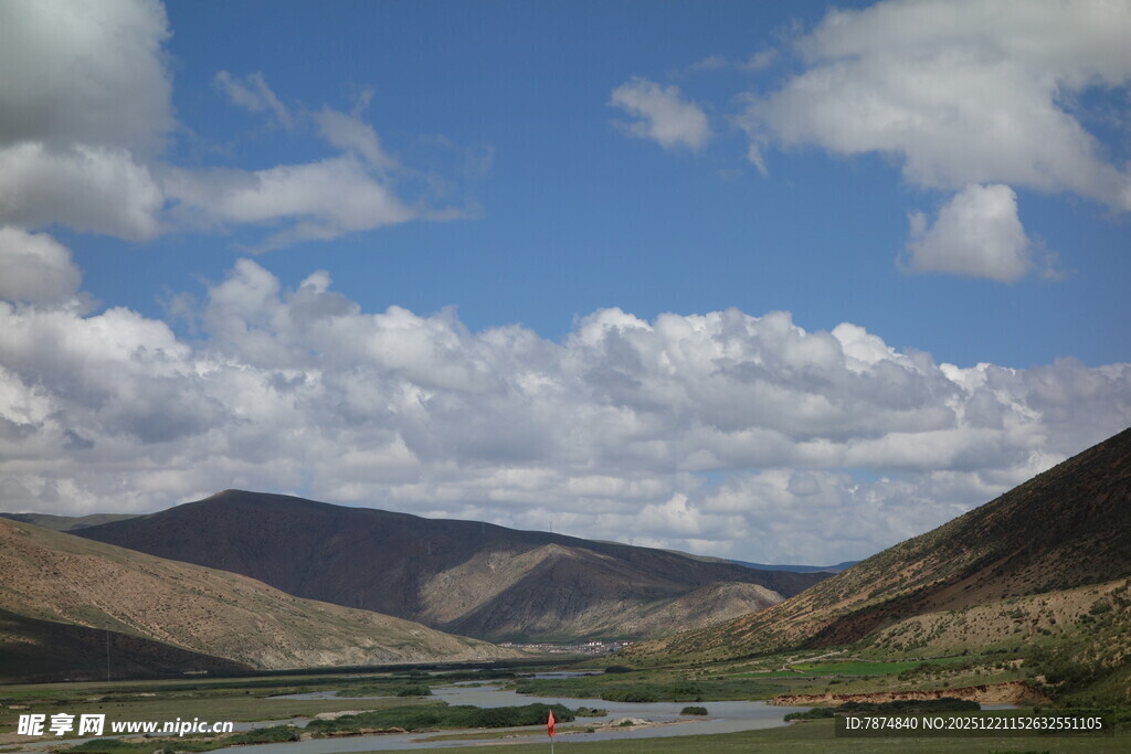 山间云景 辽阔自然风光