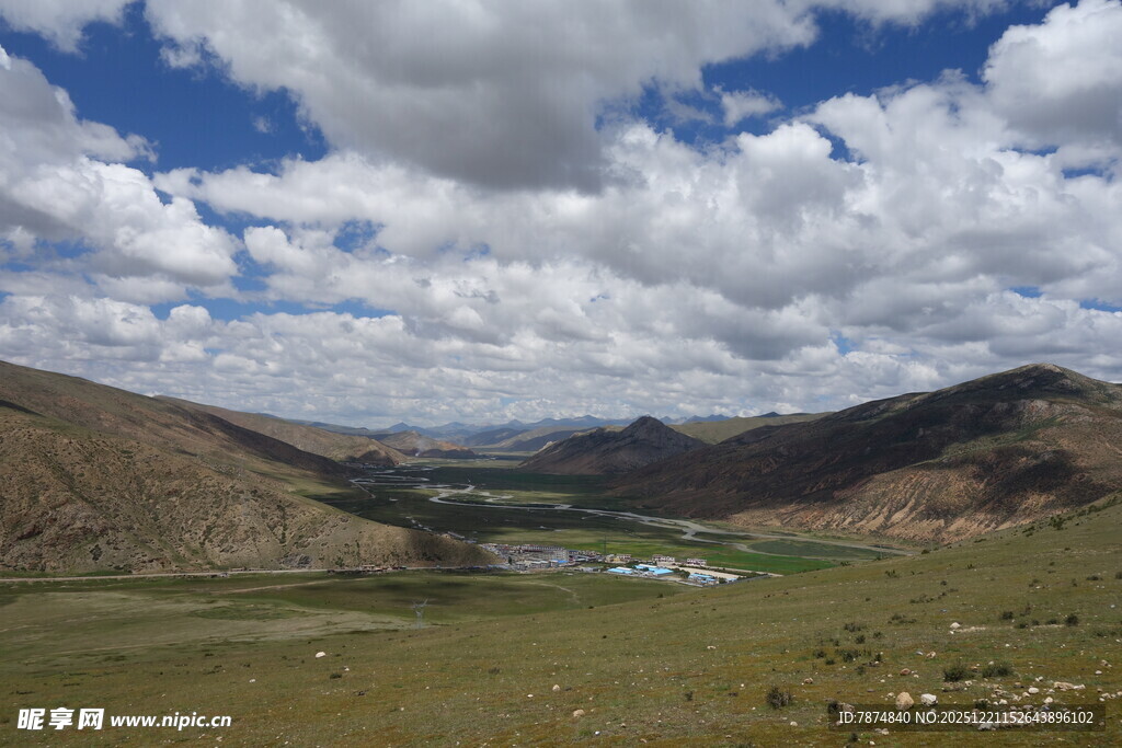 山间草原风光美景